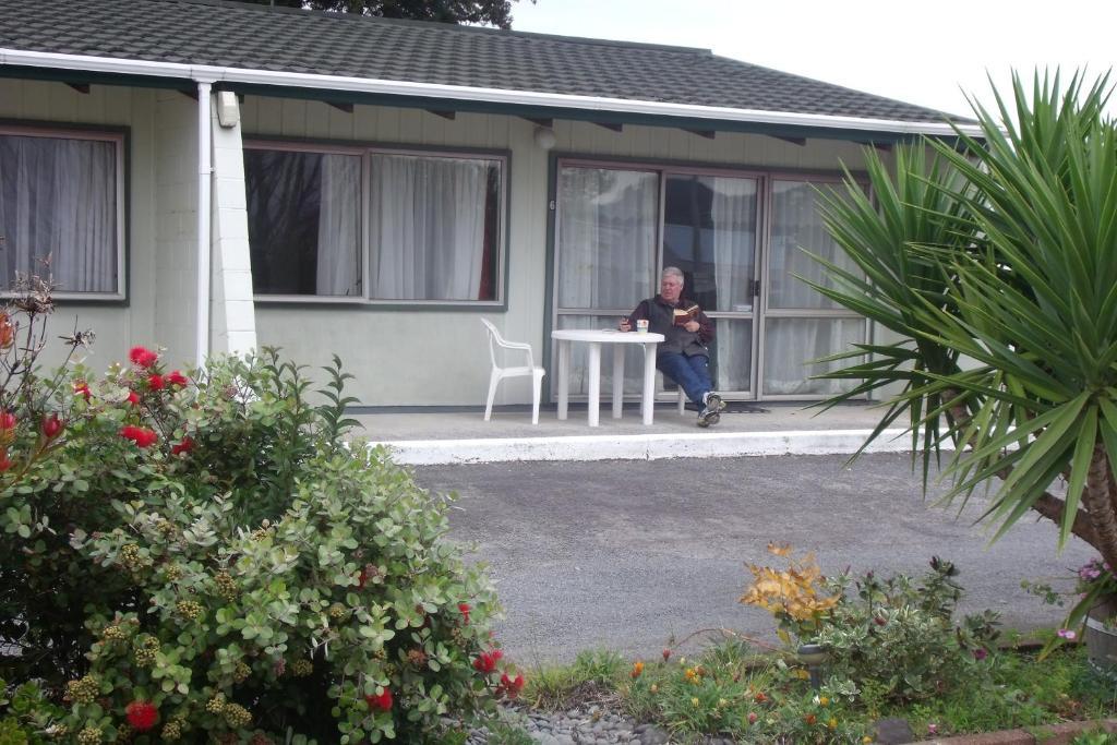 Katikati Motel Exteriör bild